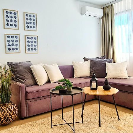 Aka 1 - Big Central Apartment Pristina Kültér fotó