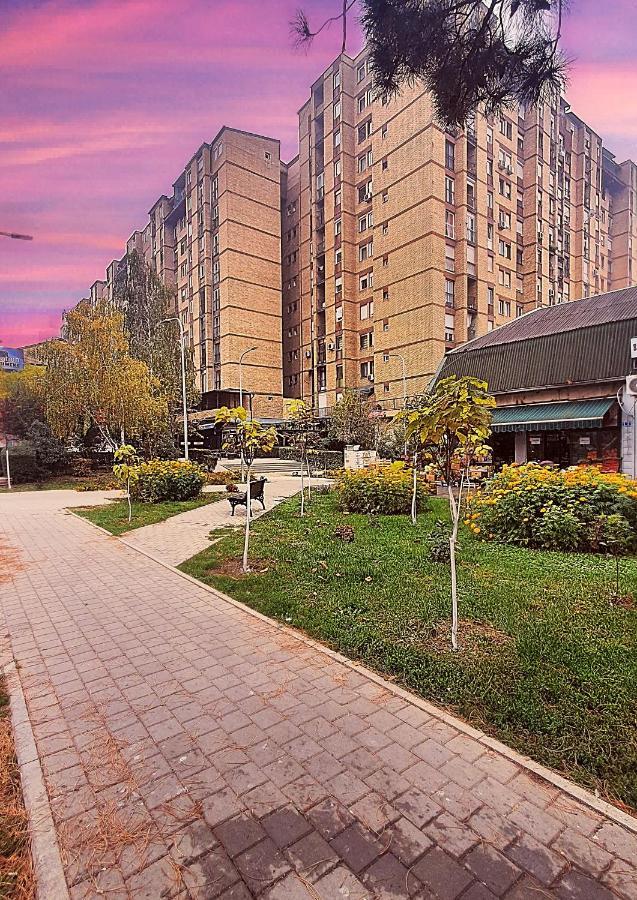 Aka 1 - Big Central Apartment Pristina Kültér fotó