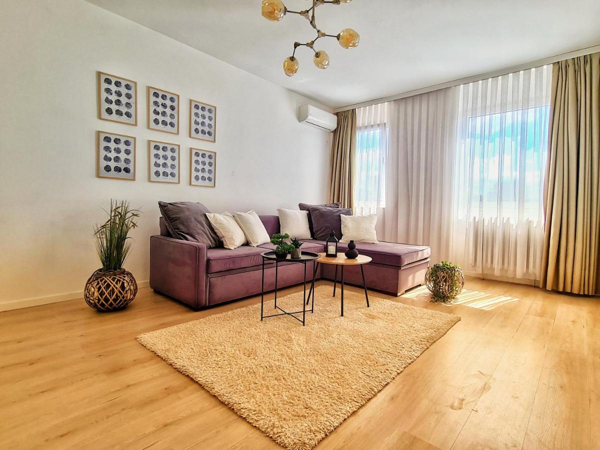 Aka 1 - Big Central Apartment Pristina Kültér fotó