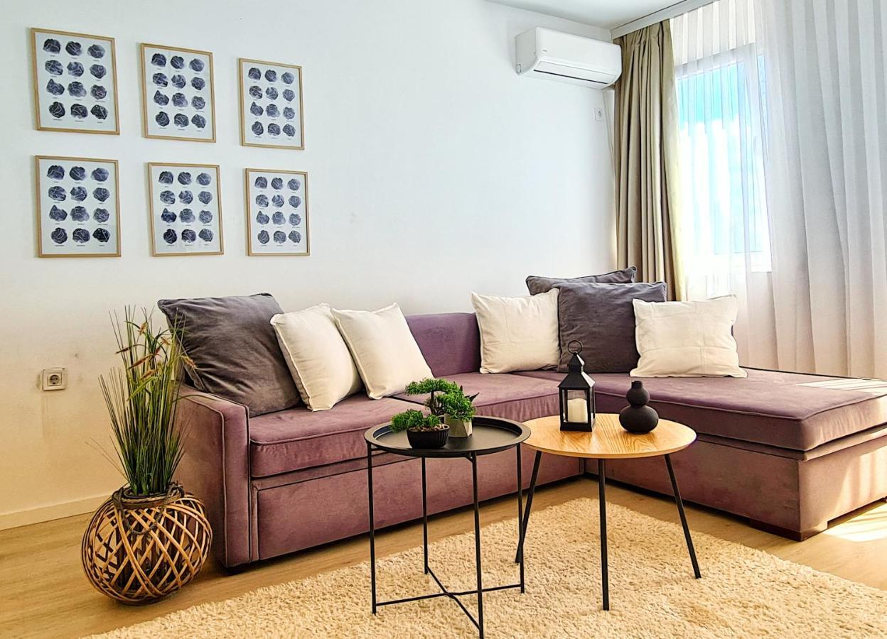 Aka 1 - Big Central Apartment Pristina Kültér fotó
