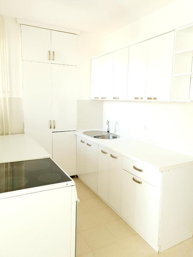 Aka 1 - Big Central Apartment Pristina Kültér fotó